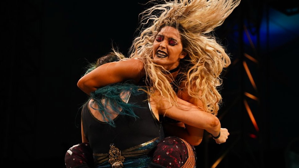 Taynara Conti regressa vitória no AEW Dark