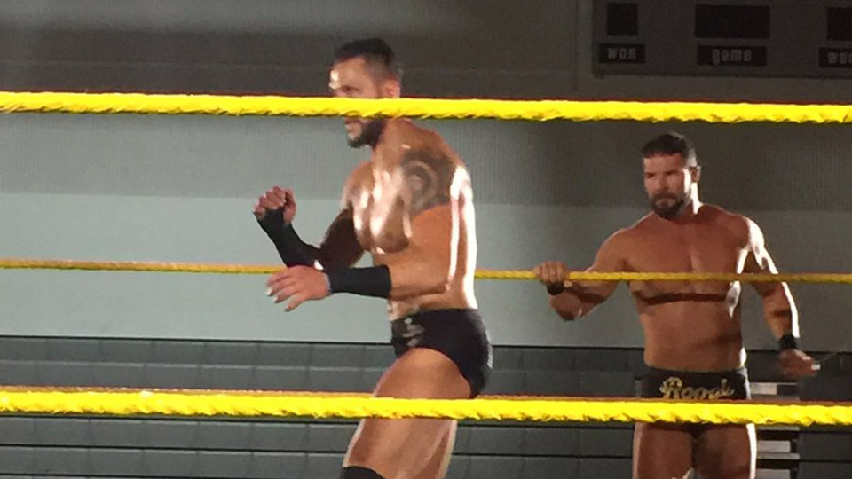 Cezar Bononi faz equipa com Bobby Roode em liveevent do WWE NXT  Wrestling PT