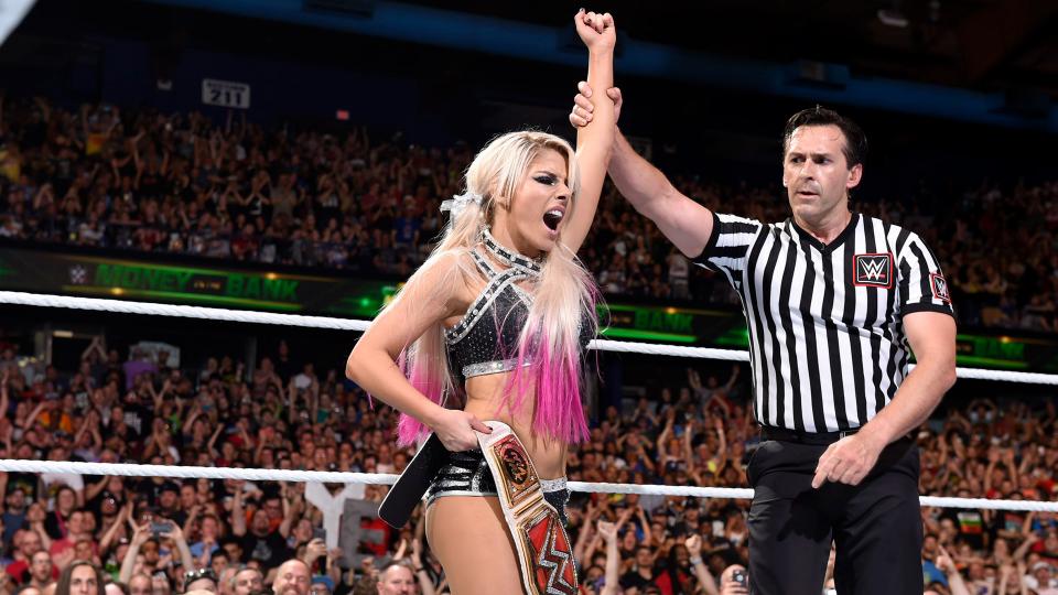 Alexa Bliss vence Money In The Bank e conquista Raw Women's