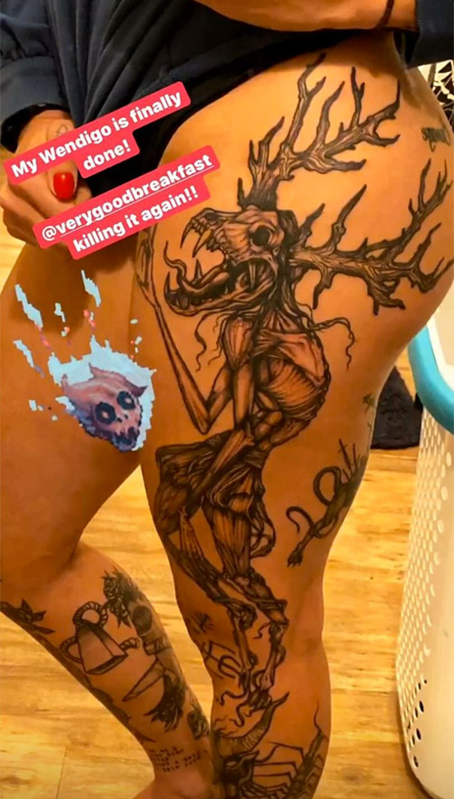 Rhea Ripley mostra a sua nova e enorme tatuagem
