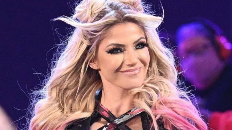Alexa Bliss canta música do Eminem em concerto