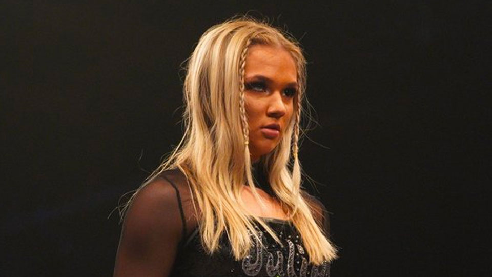 Julia Hart confirma e comenta lesão