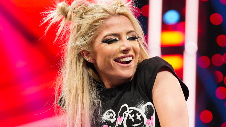 Alexa Bliss revela que foi operada à cara