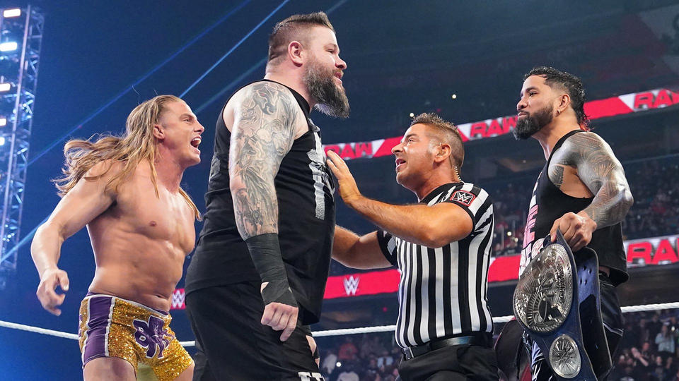 WWE Raw (05/12/2022): Triple Threat Matches