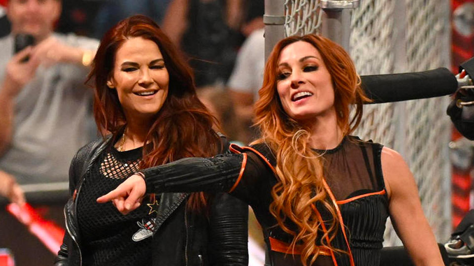 Grande Lenda Poderá Juntar-se A Becky Lynch E Lita