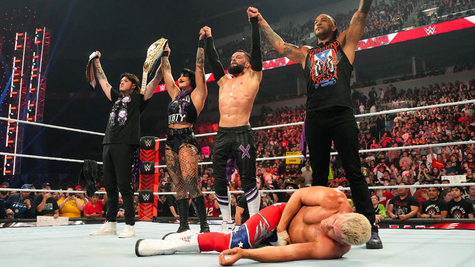 WWE Raw (14/08/2023): Ataque em conjunto