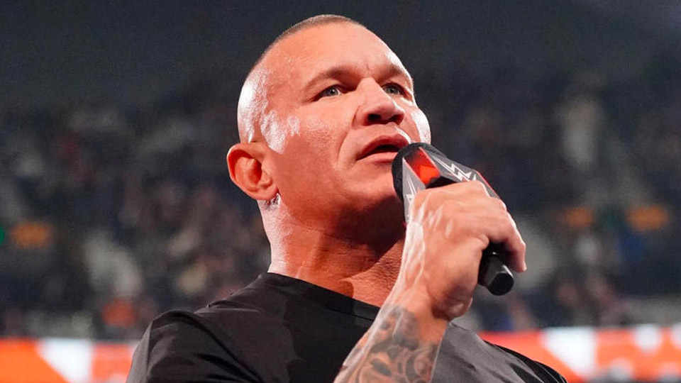 Santos Escobar menace Randy Orton avant SmackDown